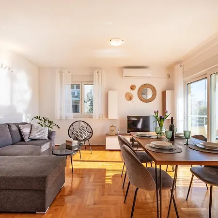 Visnjik - Self Check-in, Free Garage Apartman