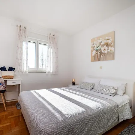 Apartment Visnjik - Self Check-in, Free Garage Zadar