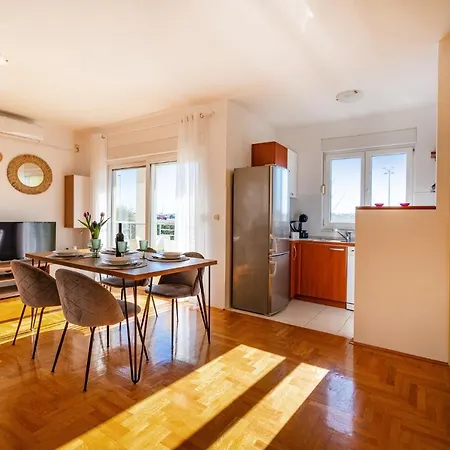 Apartment Visnjik - Self Check-in, Free Garage *