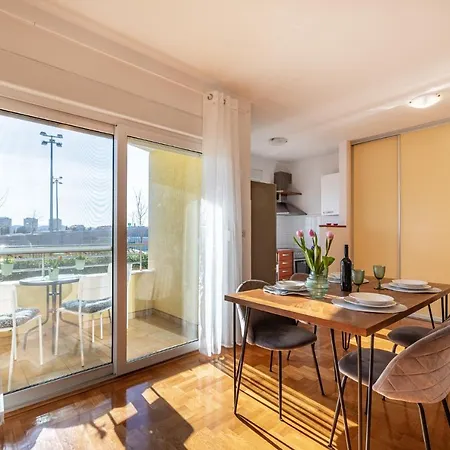 Apartment Visnjik - Self Check-in, Free Garage *