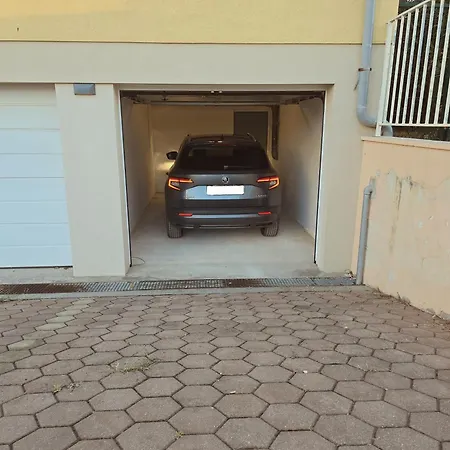 Visnjik - Self Check-in, Free Garage 아파트