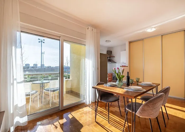 Διαμέρισμα Visnjik - Self Check-in, Free Garage *